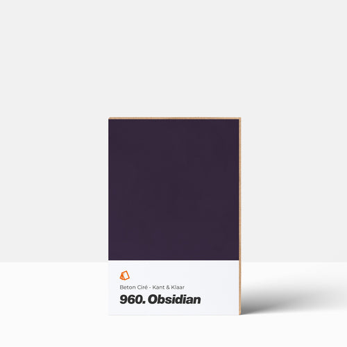 Beton Ciré kleurstaal | Kant & Klaar: 960. Obsidian