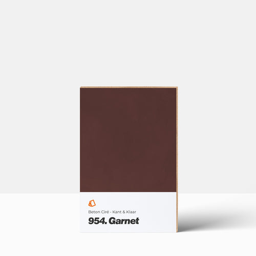 Beton Ciré kleurstaal | Kant & Klaar: 954. Garnet